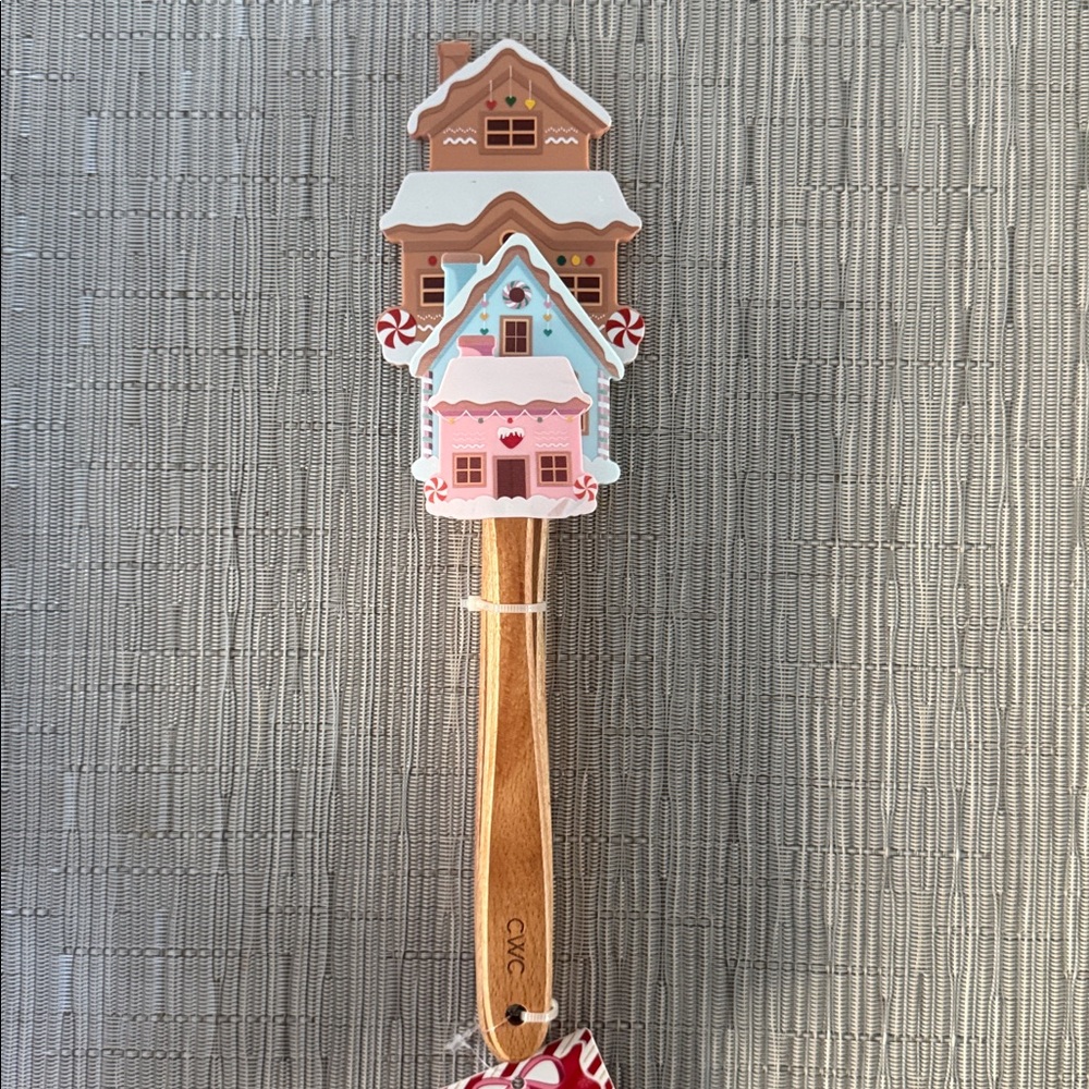 Christmas Gingerbread House Spatula with Wooden Handle Set Of (3). New.